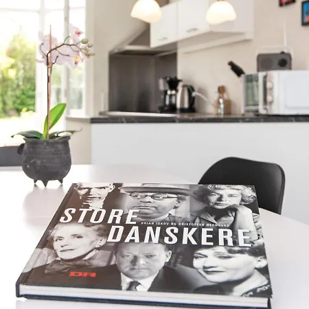 6 Person In Ansager-by Traum * Ansager