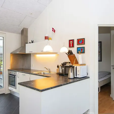 6 Person In Ansager-by Traum Ansager