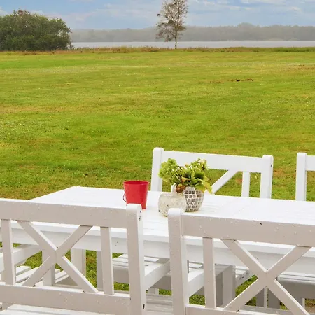 6 Person In Ansager-by Traum *