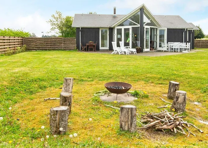 6 Person In Ansager-by Traum Ansager