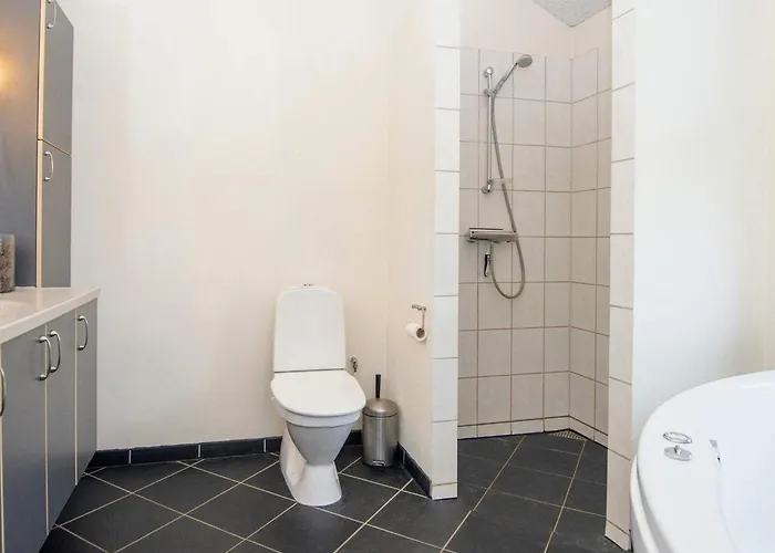 6 Person In Ansager-by Traum * Ansager