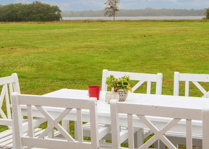 6 Person In Ansager-by Traum *