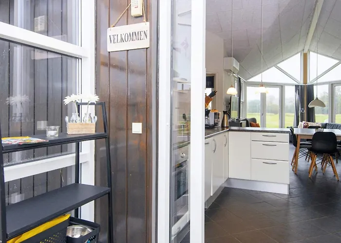 6 Person In Ansager-by Traum *